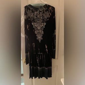 Elegant Black Dress with Stunning Sequin Details: Make a Statement!